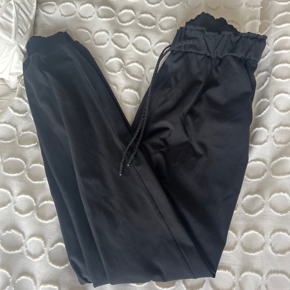 Lulu lemon black joggers size medium
